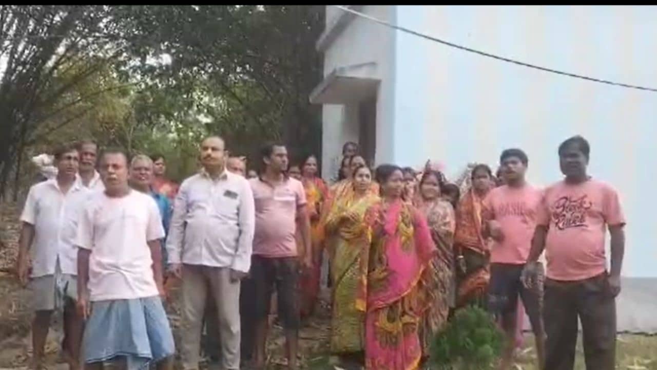 Medinipur: বিজেপির গ্রাম পঞ্চায়েতে বুথের দায়িত্বে তৃণমূল! নির্জলা গ্রাম