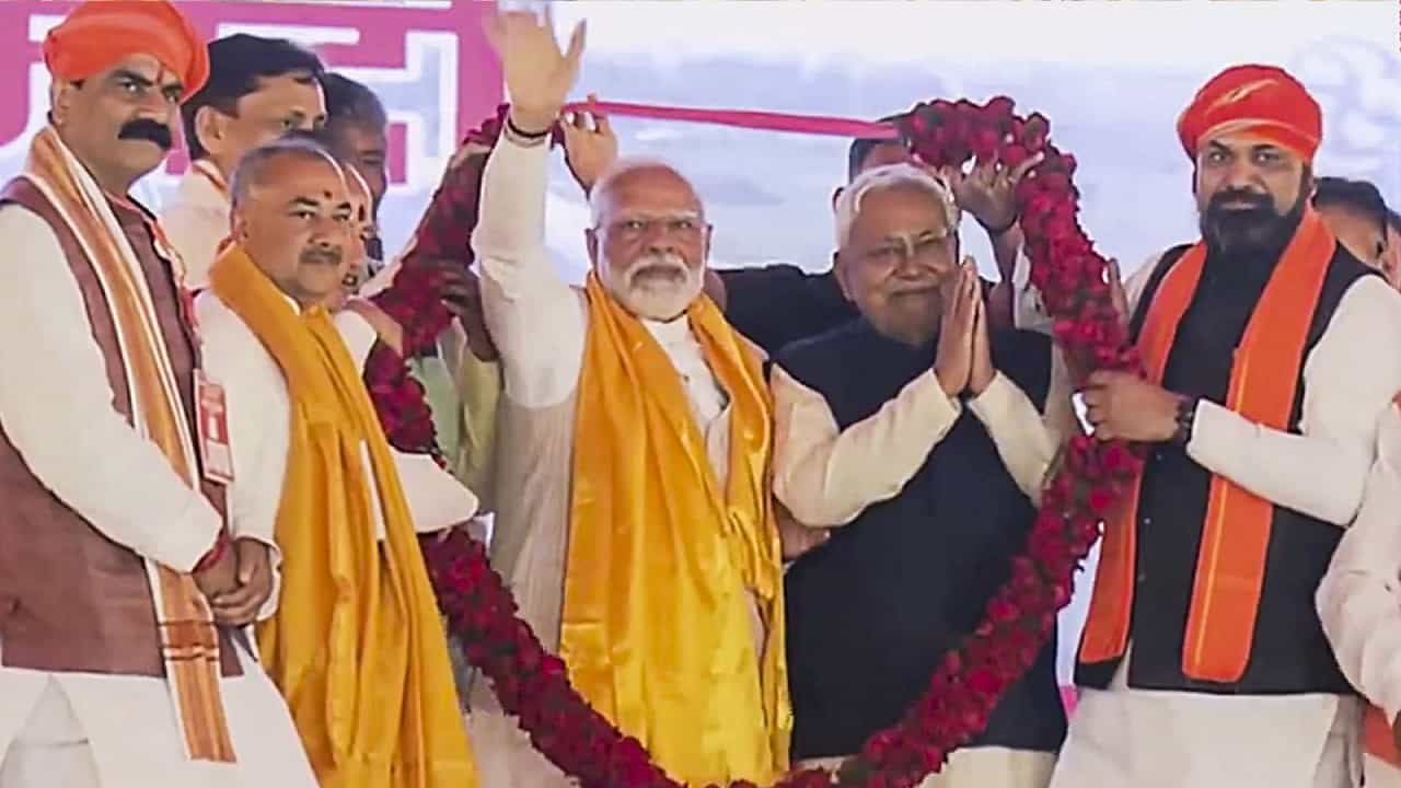 Bihar NDA seat-sharing: নীতীশকে ১৬, চিরাগকে ৫, বিহারের আসন ভাগাভাগি পাকা এনডিএ জোটের Bihar NDA seat-sharing: নীতীশকে ১৬, চিরাগকে ৫, বিহারের আসন ভাগাভাগি পাকা এনডিএ জোটের