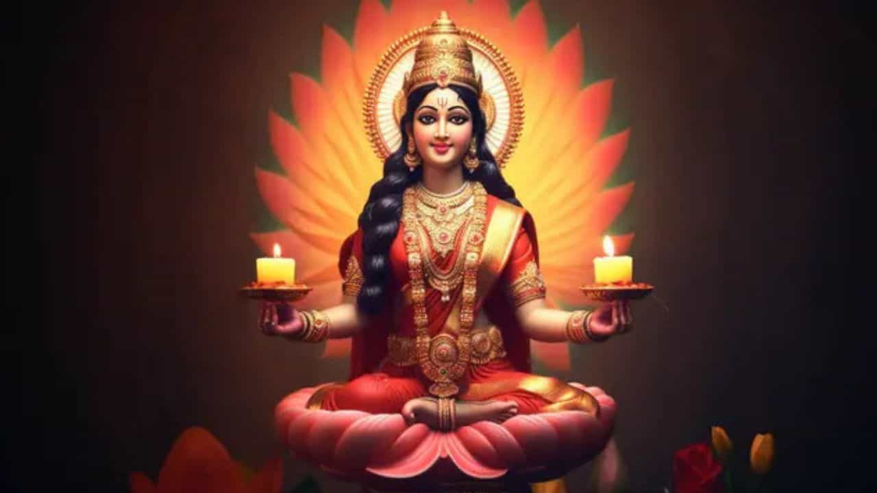 ন্যাড়াপোড়া দিয়ে শুরু হয় ফাল্গুন পূর্ণিমার রাত। সাধারণত হিন্দু ধর্মে পূর্ণিমার গুরুত্ব রয়েছে অনেক। আর বাঙালির কাছে ফাল্গুন পূর্ণিমা হল একটি বছরের শেষ পূর্ণিমা। ফলে ওইদিন বছরের শেষ লক্ষ্মী-নারায়ণ পুজোর প্রস্তুতি নেন অনেকেই।
