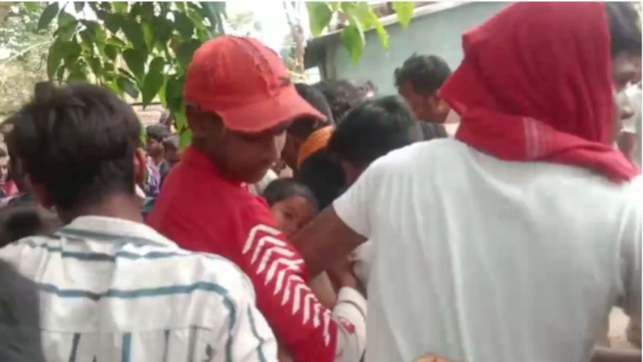 Murshidabad: জলসা দেখতে গিয়ে শ্যালকের স্ত্রীর বাথরুমে যুবক! গোটা