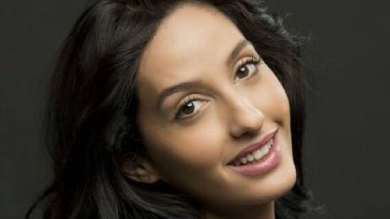 সেই ঘটনার কথা হাসতে-হাসতেই 'দ্য কাপিল শর্মা' শোতে এসে বলেছিলেন নোরা। বলতে-বলতে অসম্ভব উত্তেজিত হয়ে গিয়েছিলেন তিনি। 