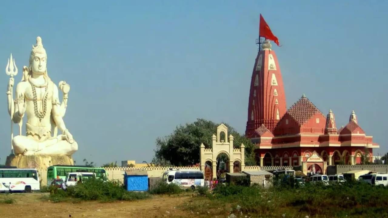 নাগেশ্বর মন্দির, গুজরাট: দ্বারকার কাছে অবস্থিত এই মন্দির। তীর্যযাত্রার সূচনা এখান থেকে করা উচিত বলে কথিত রয়েছে।