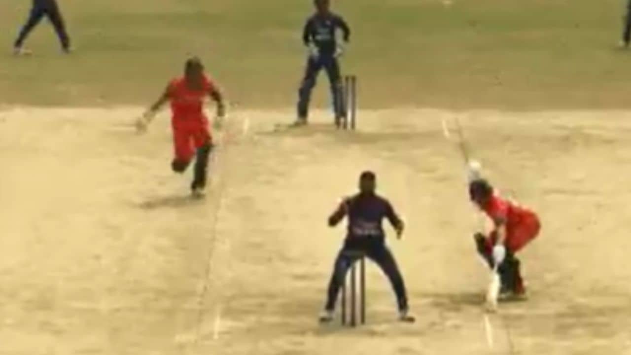 Cricket Viral: হতে পারত ছয়, হল রান আউট! রইল অবিশ্বাস্য ফিল্ডিংয়ের ভিডিয়ো