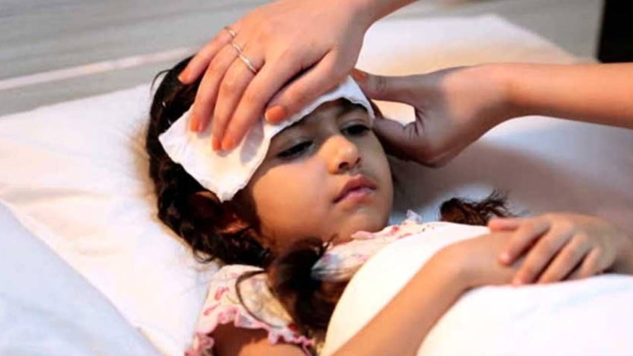 ব্যথার হাত থেকে নিস্তার পেতে রোগীর শরীর ঠান্ডা জলে মুছিয়ে দিন। এতে খানিকটা আরাম মিলবে।