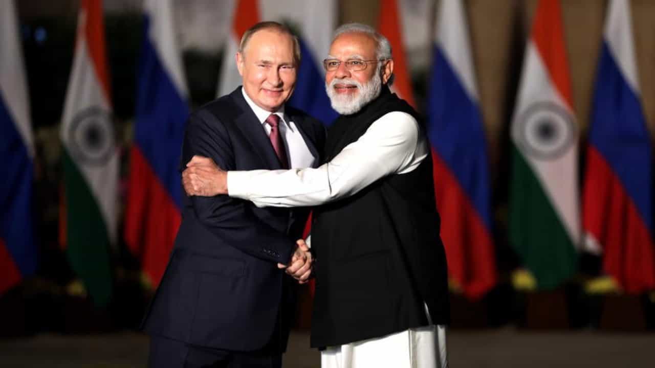 Modi-Putin: ভোট-ব্যস্ততার মধ্যেই পুতিনকে ফোন মোদীর, কী কথা হল দুই রাষ্ট্রনেতার? Modi-Putin: ভোট-ব্যস্ততার মধ্যেই পুতিনকে ফোন মোদীর, কী কথা হল দুই রাষ্ট্রনেতার?