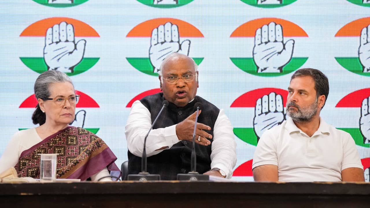 Congress: মোদীর মুসলিম লিগ মন্তব্য নিয়ে কমিশনে নালিশ কংগ্রেসের