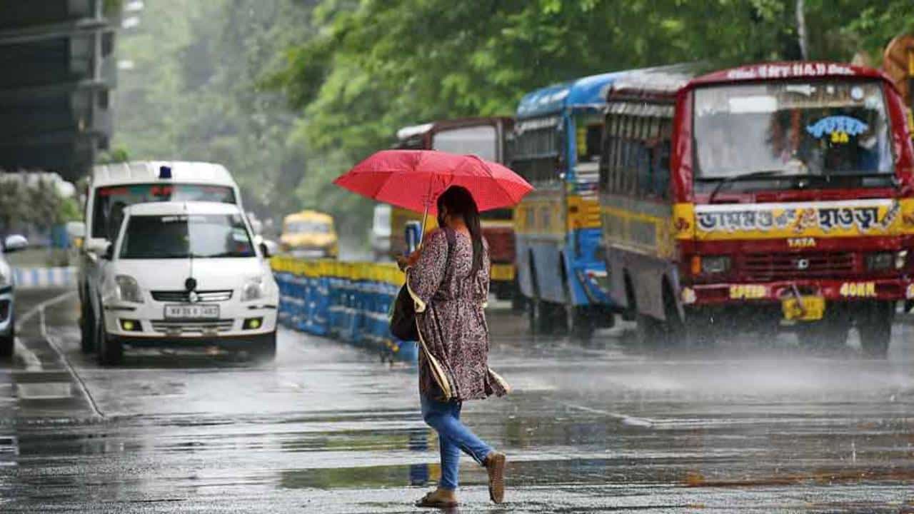 Weather Update: বাংলায় কতদিন চলবে বৃষ্টি? বড় আপডেট দিল আবহাওয়া দফতর Weather Update: বাংলায় কতদিন চলবে বৃষ্টি? বড় আপডেট দিল আবহাওয়া দফতর