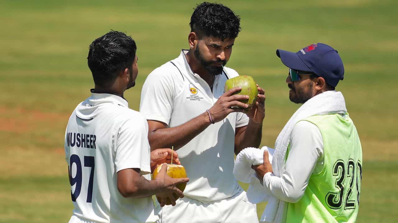 Ranji Trophy: মুম্বই ও রঞ্জি ট্রফি খেতাবের মাঝে ১০ উইকেট Ranji Trophy: মুম্বই ও রঞ্জি ট্রফি খেতাবের মাঝে ১০ উইকেট