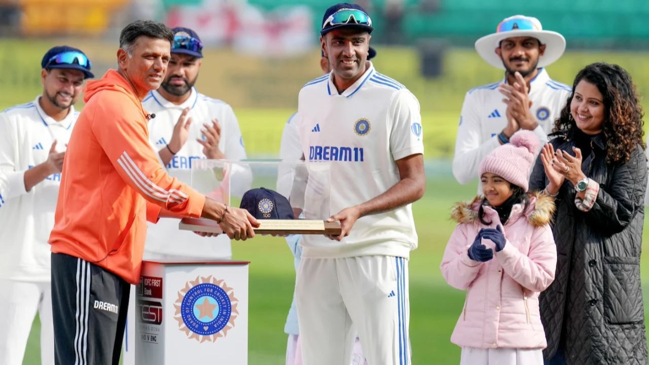 Ravi Ashwin with his family at the felicitation at Dharamshala