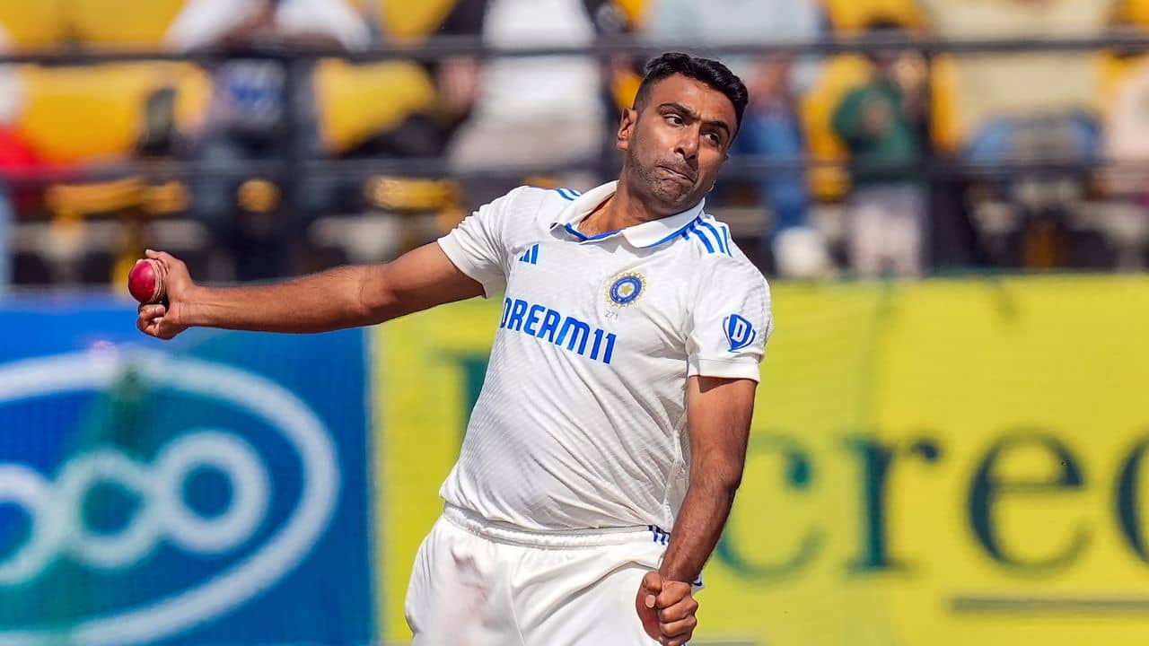 Ravichandran Ashwin: সেঞ্চুরি টেস্টের নায়ক অশ্বিনের পঞ্চবাণে কুপোকাত স্টোকসরা