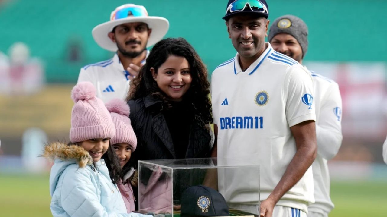 Ravichandran Ashwin with his wife and daughters for the felicitation ceremony