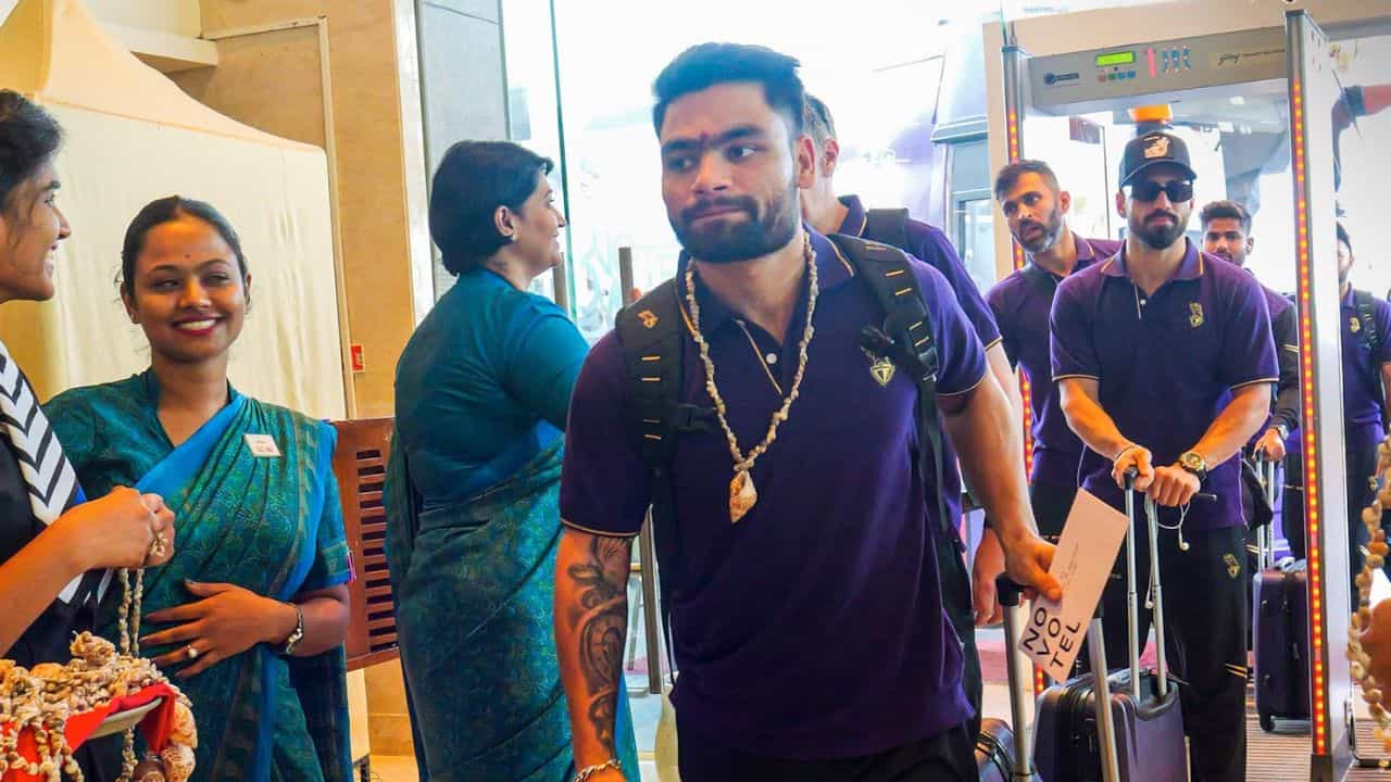 Rinku Singh: ভাইজ্যাগ যাওয়ার পথে 'লুট' হলেন রিঙ্কু, ধমক রাসেলের Rinku Singh: ভাইজ্যাগ যাওয়ার পথে 'লুট' হলেন রিঙ্কু, ধমক রাসেলের