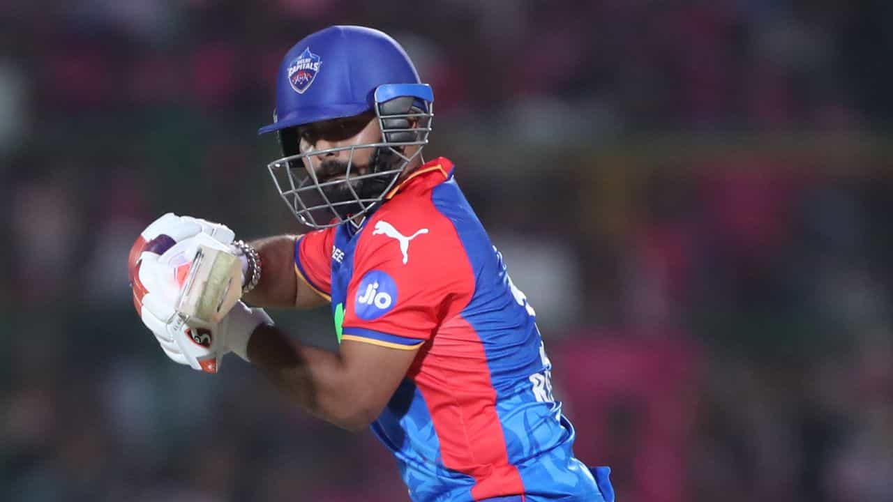 Rishabh Pant: রাগে ফুঁসছেন ঋষভ পন্থ, ব্যাট দিয়ে সজোরে আঘাত করলেন... Rishabh Pant: রাগে ফুঁসছেন ঋষভ পন্থ, ব্যাট দিয়ে সজোরে আঘাত করলেন...