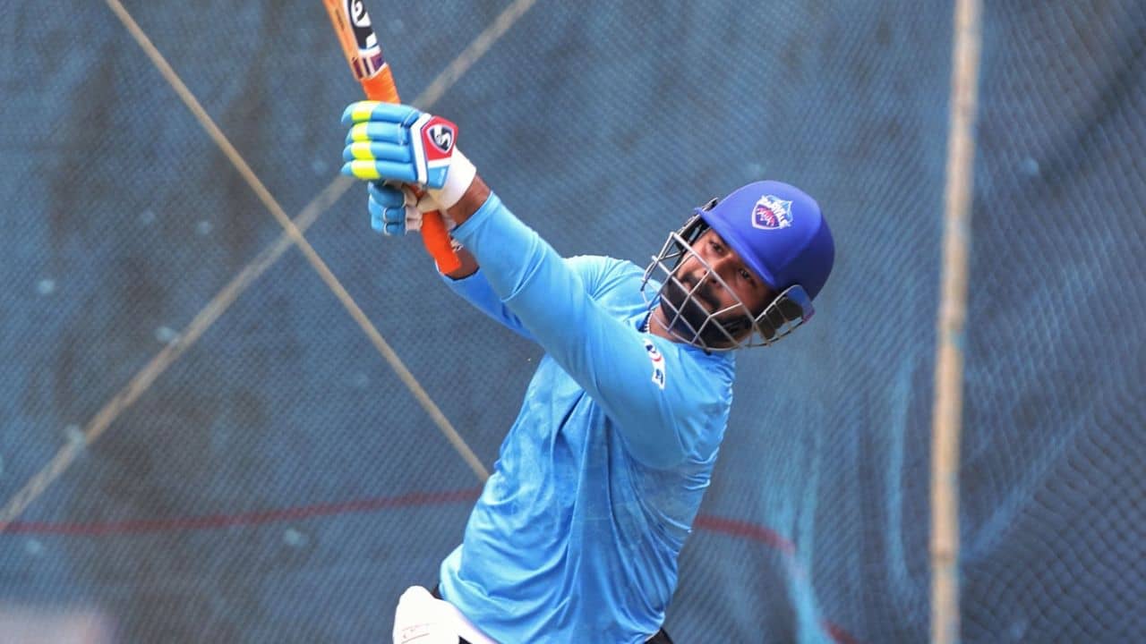 Rishabh Pant: DC-র রংয়ে রঙিন ঋষভ পন্থ, নেটে নেমেই ব্যাট দিয়ে তুললেন ঝড়