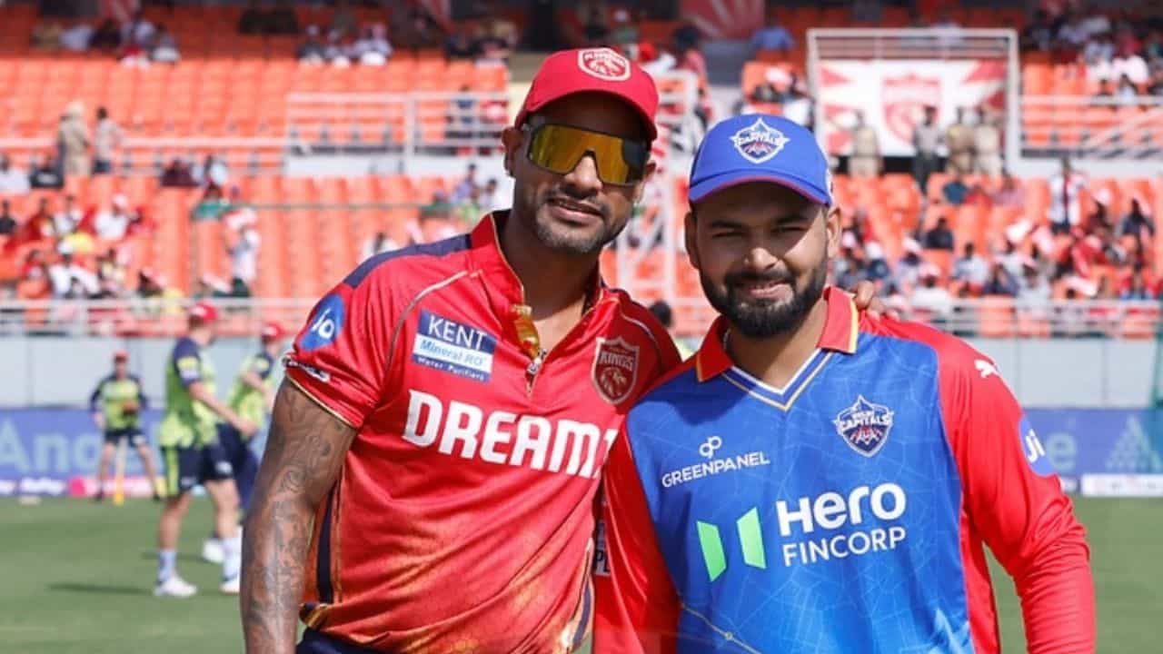 Rishabh Pant: 'জাদু কি ঝপ্পি' নিয়ে দু'বছর পর আইপিএলের মঞ্চে ফিরলেন ঋষভ পন্থ Rishabh Pant: 'জাদু কি ঝপ্পি' নিয়ে দু'বছর পর আইপিএলের মঞ্চে ফিরলেন ঋষভ পন্থ