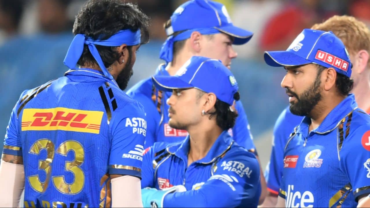 MI, IPL 2024: যাও ওই দিকে... এ বার হার্দিককে নিজের জায়গা দেখালেন রোহিত