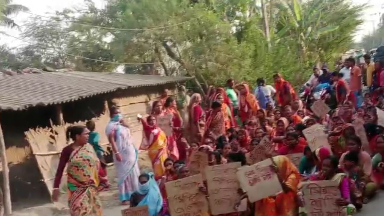 Sandeshkhali: আবারও জ্বলল আগুন, রাস্তায় মহিলারা! প্রার্থীর নাম ঘোষণা পরই কোন অভিযোগে নতুন করে ফুঁসল সন্দেশখালি?