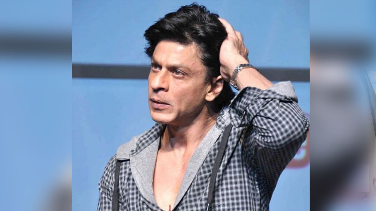 Shah Rukh Khan: মঞ্চে দাঁড়িয়ে এ কী বললেন কিং? সূত্র খুঁজছে নেটপাড়া