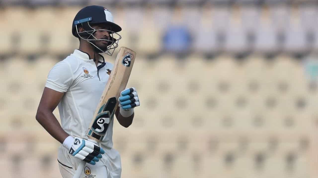 Ranji Trophy 2024 Final: খেলার ইচ্ছে নেই শ্রেয়সের! এক হাত দূরের ডেলিভারি খোঁচা দিয়ে আউট Ranji Trophy 2024 Final: খেলার ইচ্ছে নেই শ্রেয়সের! এক হাত দূরের ডেলিভারি খোঁচা দিয়ে আউট
