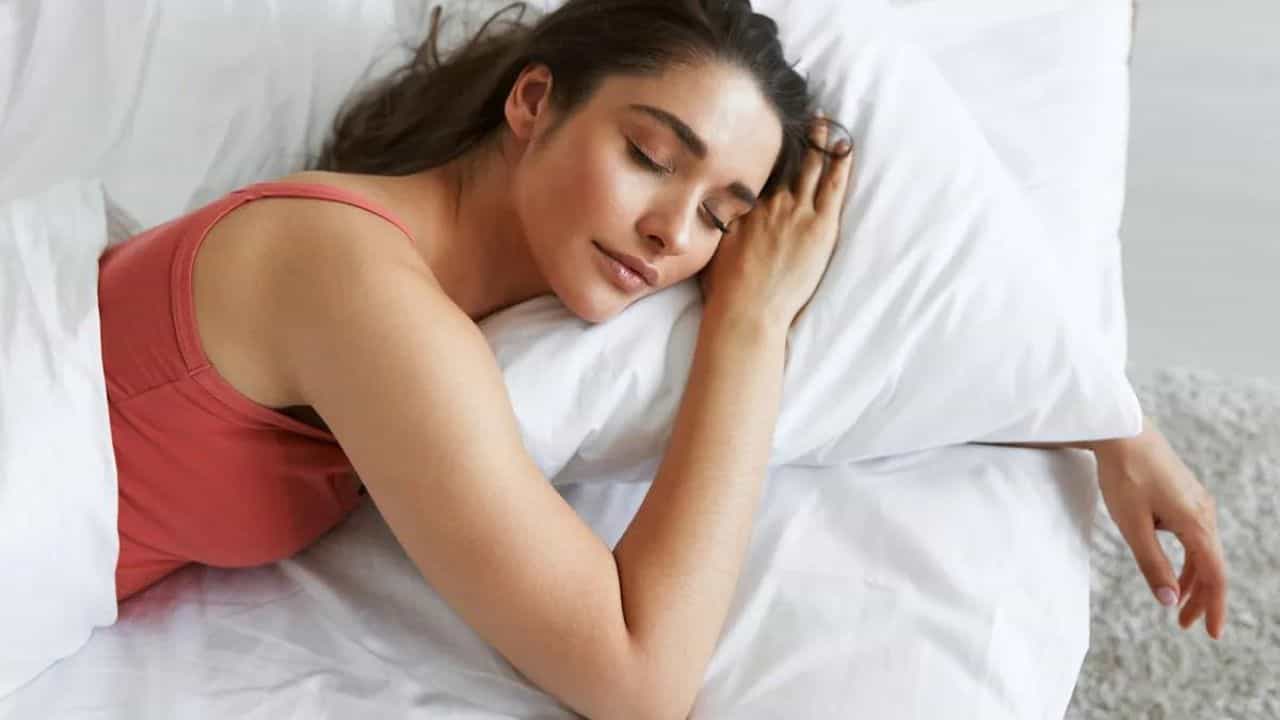 Sleeping Astrology: ঘুম ভাল তো সব ভাল! শাস্ত্র মতে, গভীর ঘুমের মূলমন্ত্র জানুন Sleeping Astrology: ঘুম ভাল তো সব ভাল! শাস্ত্র মতে, গভীর ঘুমের মূলমন্ত্র জানুন