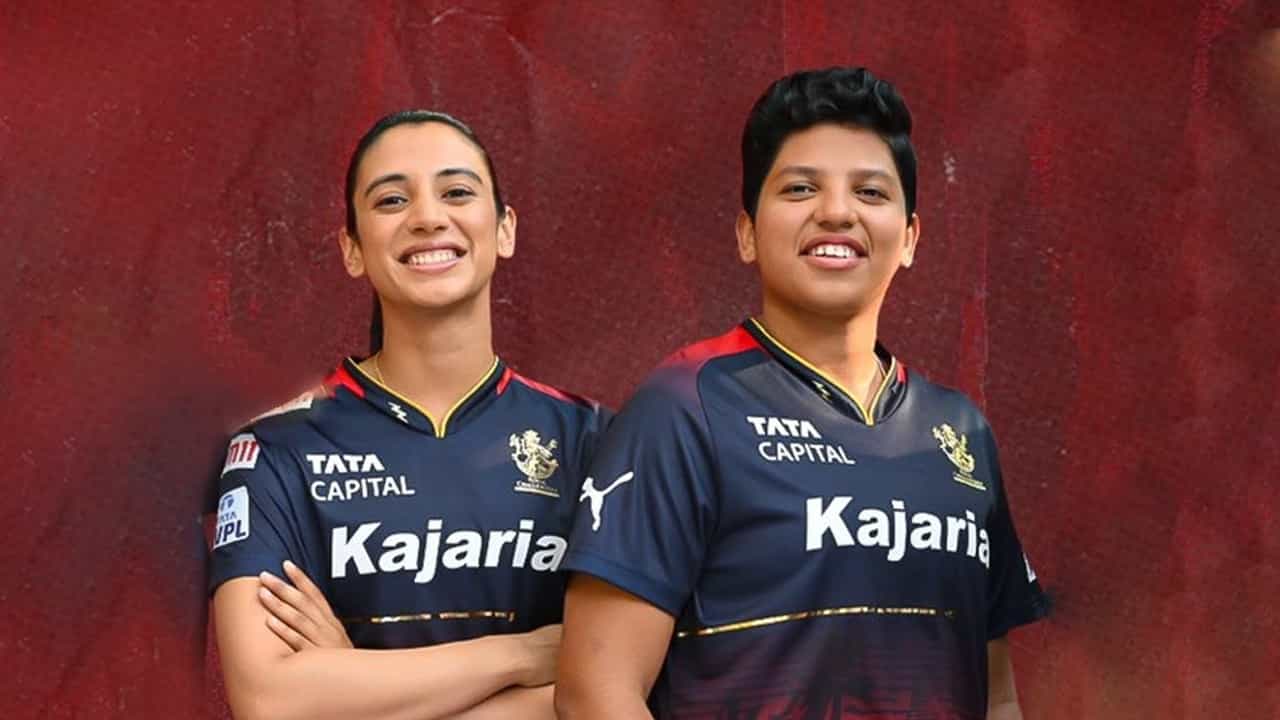 Smriti Mandhana-Richa Ghosh: বিলেতেও সফল বাংলার রিচা ঘোষ, সঙ্গী স্মৃতি মান্ধানা Smriti Mandhana-Richa Ghosh: বিলেতেও সফল বাংলার রিচা ঘোষ, সঙ্গী স্মৃতি মান্ধানা