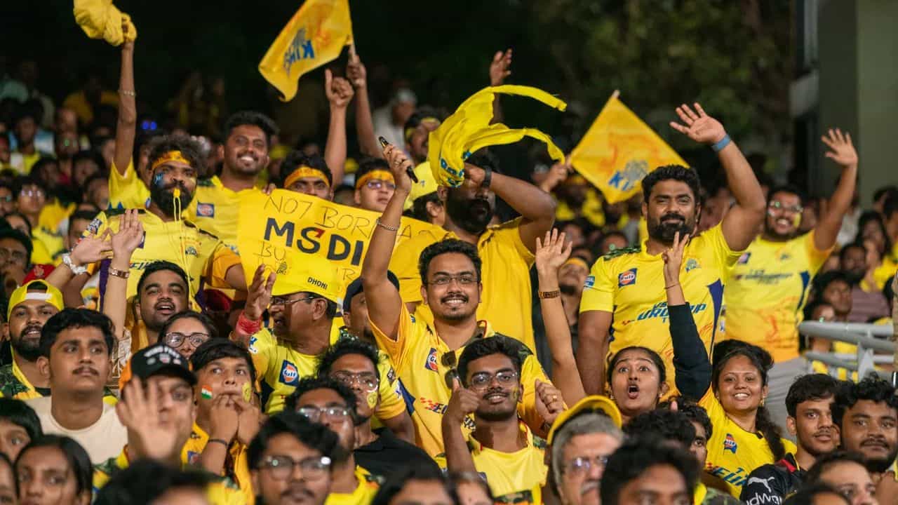 IPL 2024: ১০ টাকায় দেখা গেল ধোনি-কোহলি দ্বৈরথ, কারণ জানলে চমকে যাবেন IPL 2024: ১০ টাকায় দেখা গেল ধোনি-কোহলি দ্বৈরথ, কারণ জানলে চমকে যাবেন