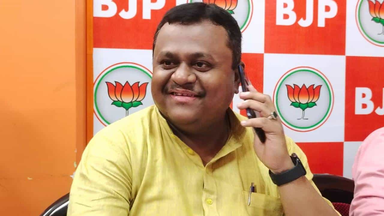 Soumendu Adhikari: ‘কাঁথি উপহার দেব মোদীজিকে’, বাবার কেন্দ্রে প্রার্থী হয়ে হুঙ্কার ছেলের Soumendu Adhikari: ‘কাঁথি উপহার দেব মোদীজিকে’, বাবার কেন্দ্রে প্রার্থী হয়ে হুঙ্কার ছেলের