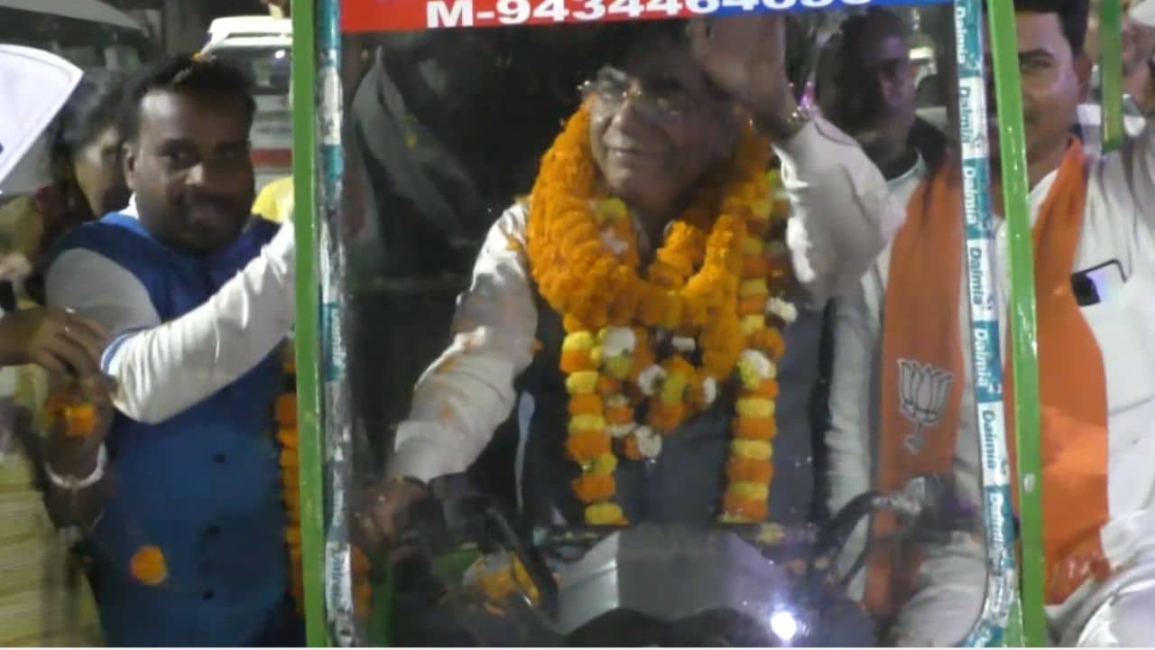 Subhash Sarkar: অপু ভাইয়ের পয়া টোটো চালিয়ে হারিয়েছিলেন সুব্রতকে, জিততে এবারও টোটো চালালেন মন্ত্রী সুভাষ