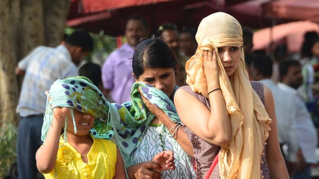 Weather Update: পানাগড়ে ৪৪, মেদিনীপুরে ৪৩, আজ কলকাতাও ছুঁয়ে ফেলবে ৪১ ডিগ্রি, জেনে নিন আবহাওয়ার সব আপডেট