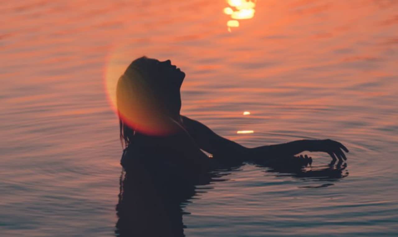 Sunset Astro Tips: সন্ধ্যের সময় বাজার করতে যান? সূর্যাস্তের পর এই ৫ কাজ করলেই অধঃপতন নিশ্চিত