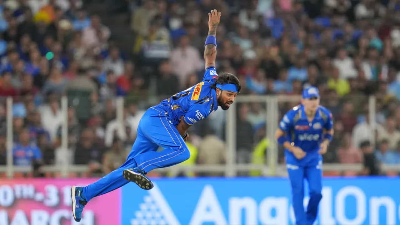 Hardik Pandya: বুমরা থাকতে কেন হার্দিক? খোলসা করলেন MI ব্যাটিং কোচ Hardik Pandya: বুমরা থাকতে কেন হার্দিক? খোলসা করলেন MI ব্যাটিং কোচ