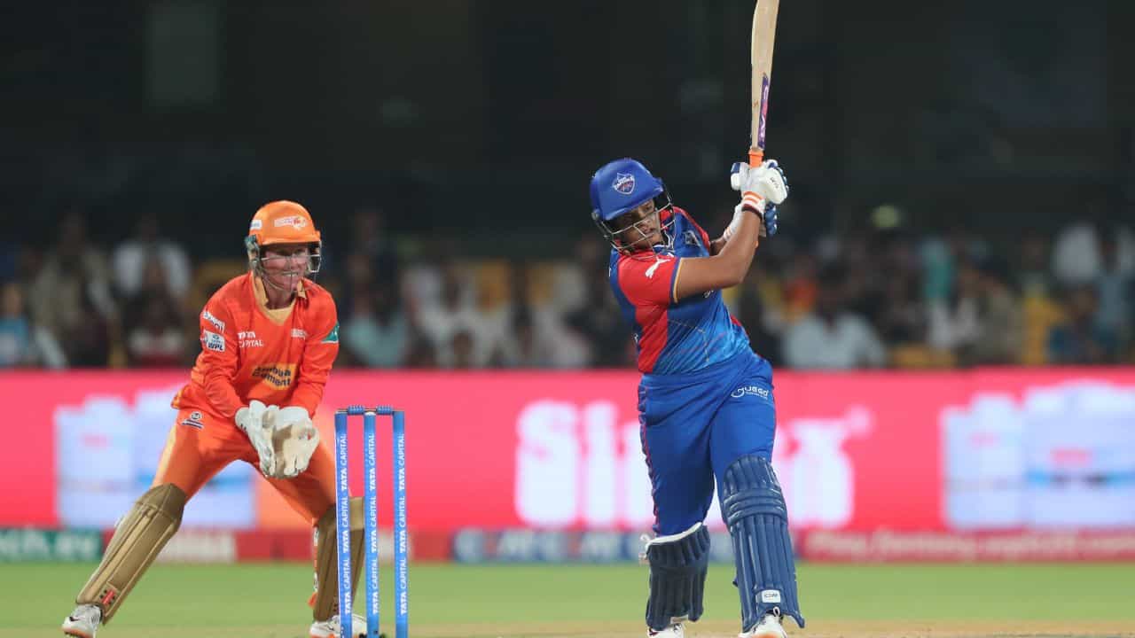 WPL 2024: জায়ান্টসকে হারিয়ে সরাসরি ফাইনালে দিল্লি ক্যাপিটালস WPL 2024: জায়ান্টসকে হারিয়ে সরাসরি ফাইনালে দিল্লি ক্যাপিটালস