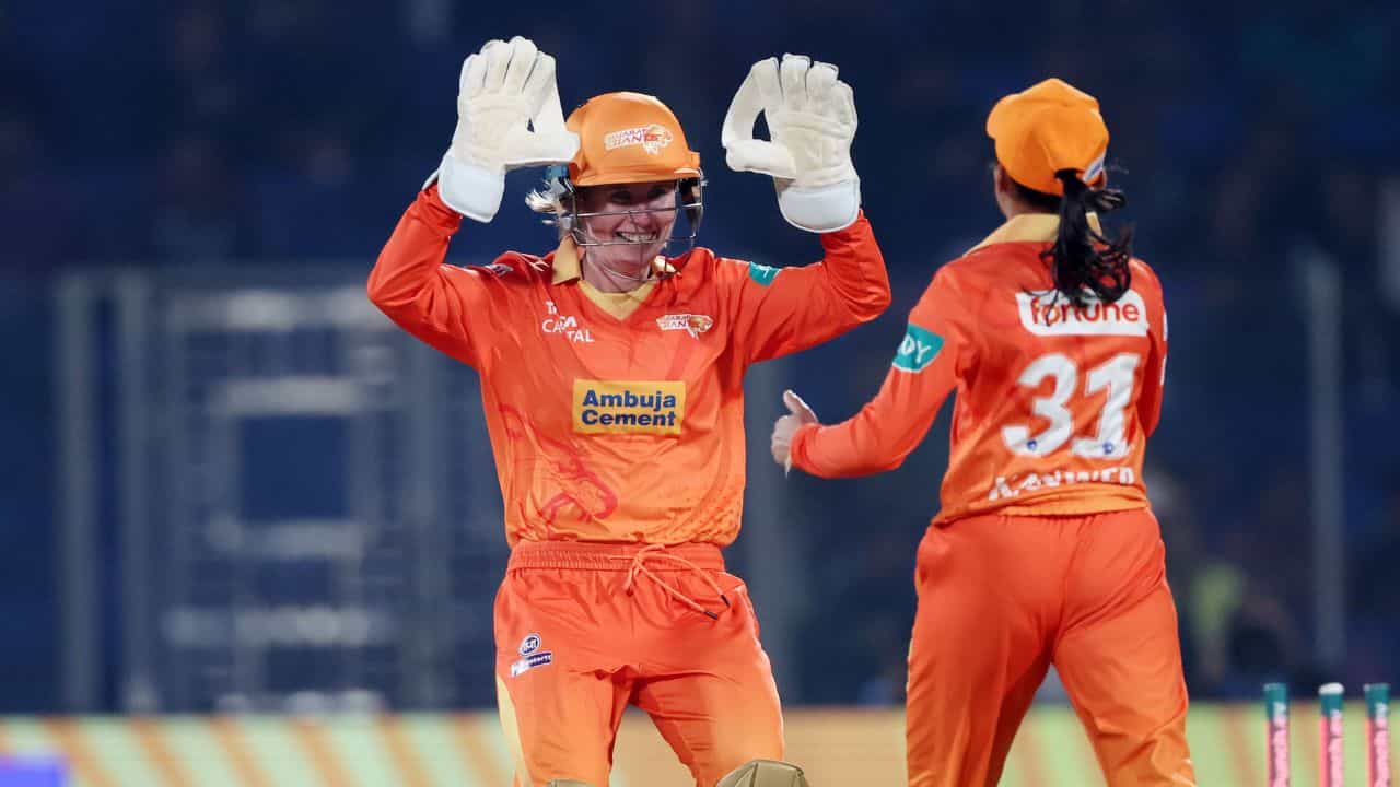 WPL 2024: রেকর্ড রান তাড়ায় অল্পের জন্য হার RCB-র, মরসুমের প্রথম জয় জায়ান্টসের WPL 2024: রেকর্ড রান তাড়ায় অল্পের জন্য হার RCB-র, মরসুমের প্রথম জয় জায়ান্টসের