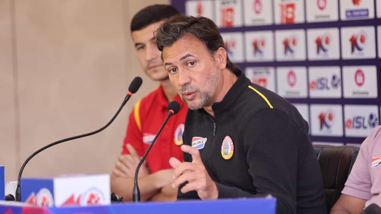 ISL Kolkata Derby: 'এই ম্যাচ হারলেও...', ডার্বির আগে বড় মন্তব্য ইস্টবেঙ্গল কোচের ISL Kolkata Derby: 'এই ম্যাচ হারলেও...', ডার্বির আগে বড় মন্তব্য ইস্টবেঙ্গল কোচের