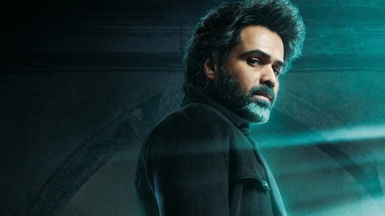 তবে একবার এক কঠিন পরিস্থিতির শিকার হয়েছিলেন তিনি। অভিনেত্রীর মুখে বিকট গন্ধ। কিন্তু লাইট ক্যামেরা অ্যাকশন সবটাই থরে থরে সাজানো, উপায়! অগত্যা সহ্য করেই চুমু খেতে হয়েছিল সেদিন ইমরানকে।