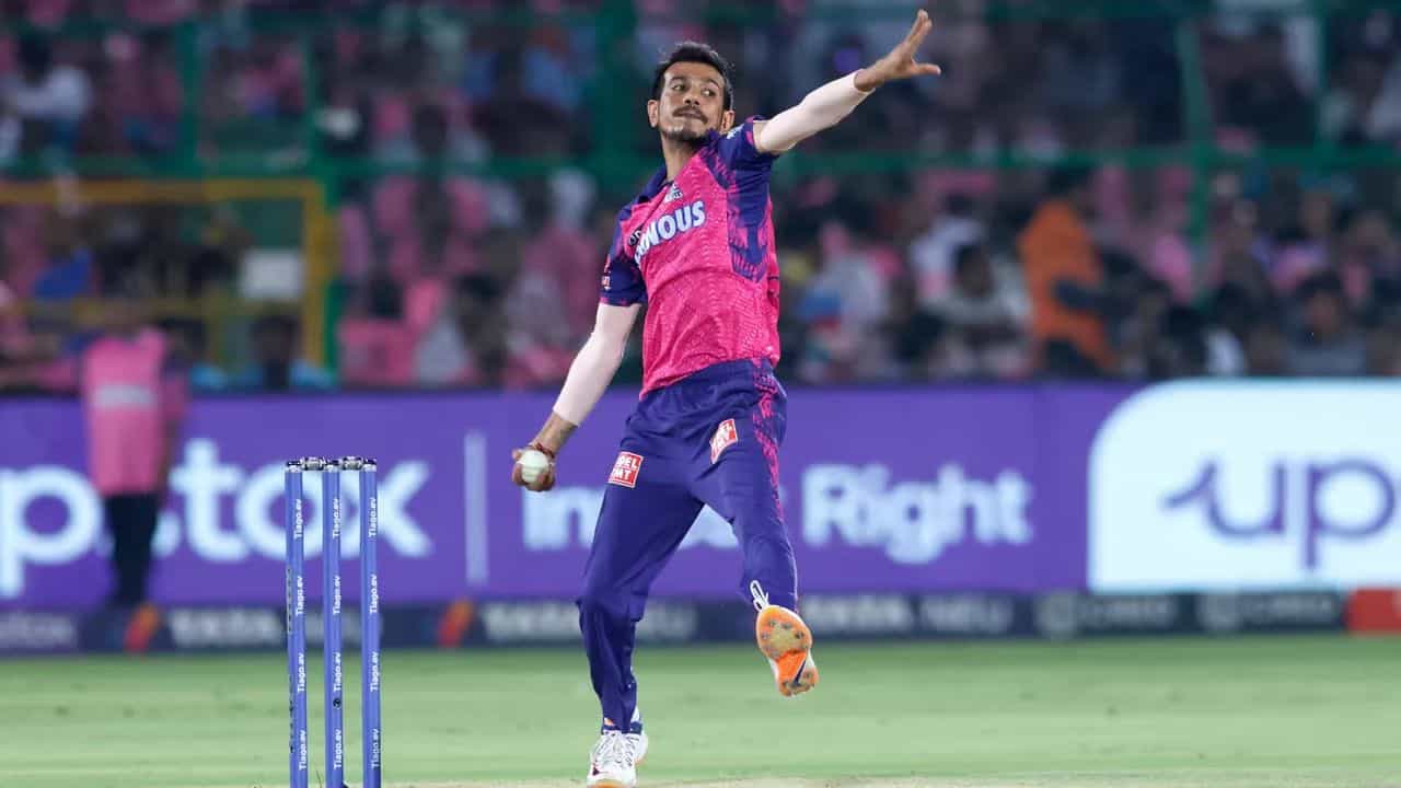 Yuzvendra Chahal: হাঁটতে গিয়ে চাহালের পিঠে লরি... IPLএর আগে রাজস্থান তারকার এ কী অবস্থা! Yuzvendra Chahal: হাঁটতে গিয়ে চাহালের পিঠে লরি... IPLএর আগে রাজস্থান তারকার এ কী অবস্থা!
