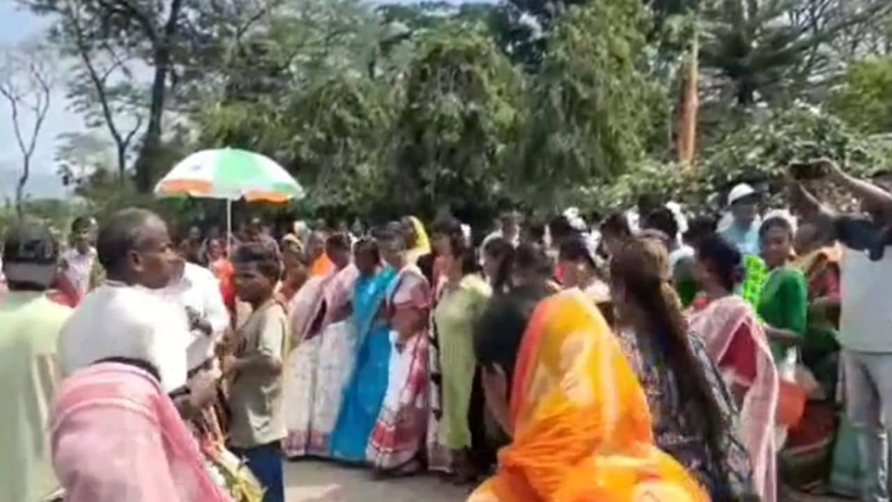 Alipurduar: লক্ষ্য আদিবাসী ভোটব্যাঙ্ক! আলিপুরদুয়ারে এবার লড়ছে আদিবাসী সম্প্রদায়ের নির্দল প্রার্থী