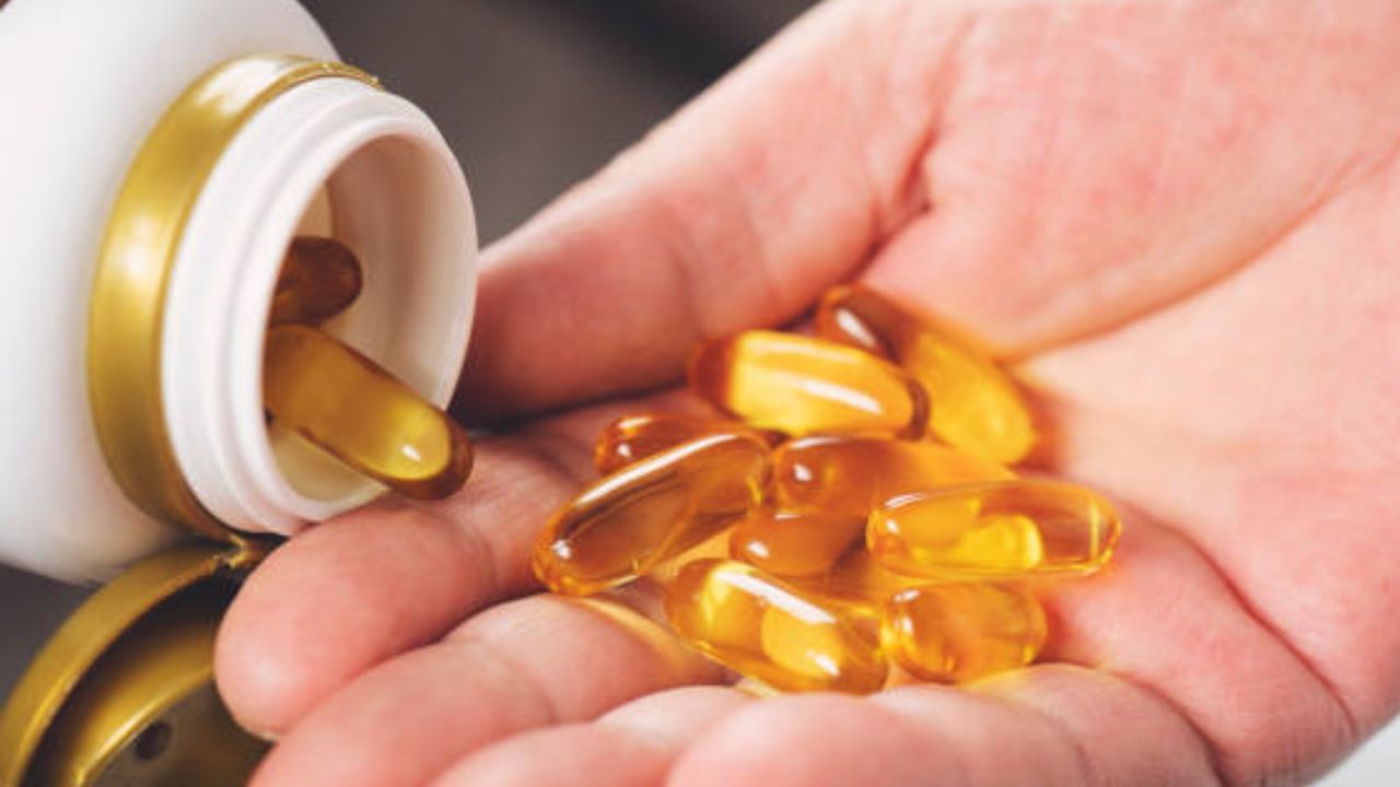 ত্বককে পুষ্টি জোগাতে অনেকেই ভিটামিন-ই ক্যাপসুল খান। আবার ভিটামিন-ই ক্যাপসুল দিয়ে বাড়িতে ফেসপ্যাকও বানানো যায়। এটা বলিরেখা সরিয়ে ত্বক টানটান রাখতে ও অকাল বার্ধক্য আটকাতে সাহায্য করে