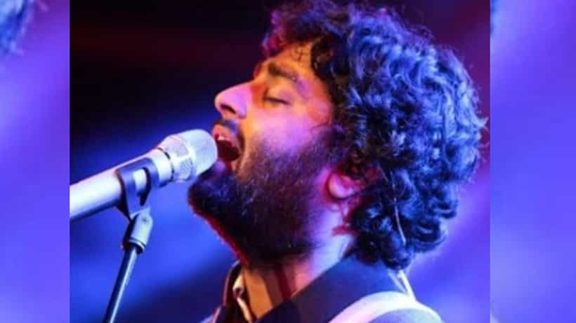 থাকেন অগোচরে, সেই অরিজিৎকেই জোর করে চুমু খেলেন কে?