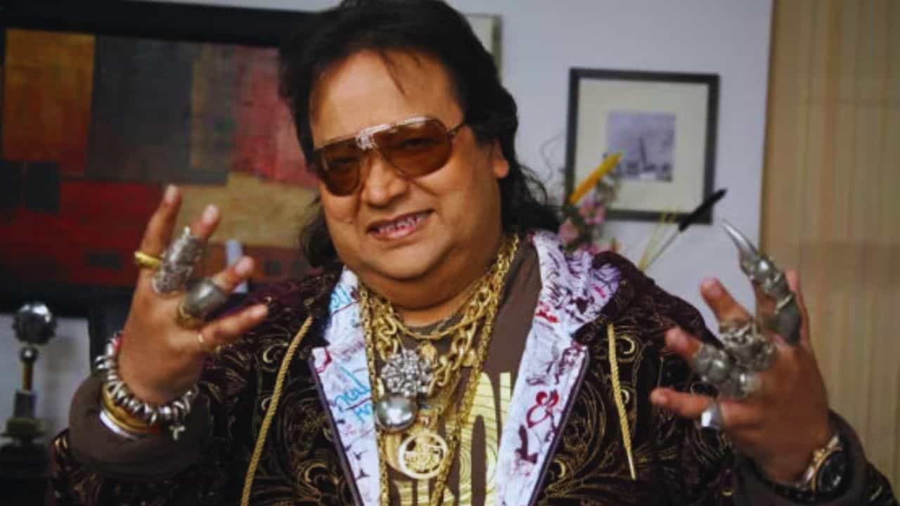গয়না অন্ত প্রাণ! 'বাপ্পিদা'র সেই তাল তাল সোনা এখন কার কাছে জানেন? গয়না অন্ত প্রাণ! 'বাপ্পিদা'র সেই তাল তাল সোনা এখন কার কাছে জানেন?