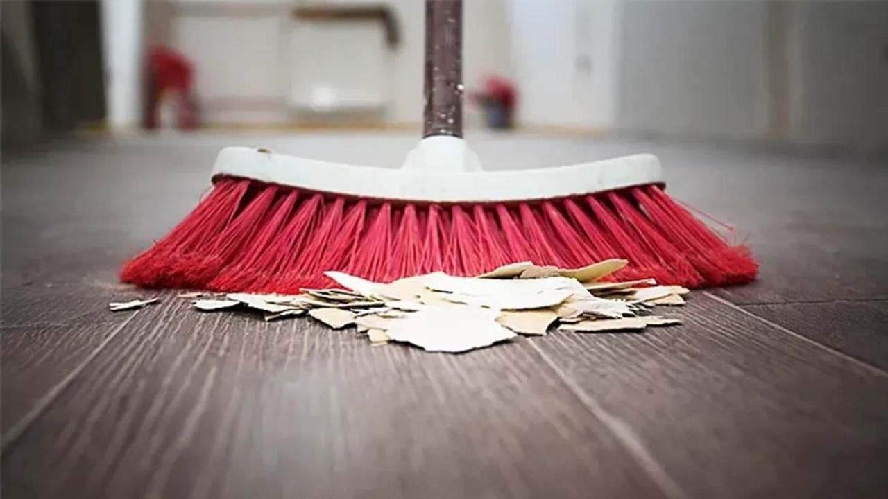 জ্যোতিষশাস্ত্রেও ব্রহ্ম মুহুর্তের বিশেষ গুরুত্ব রয়েছে। ব্রাহ্ম মুহুর্ত একটি অত্যন্ত শুভ সময় হিসাবে বিবেচিত হয়। এ সময় বেশ কিছু কাজ করা নিষিদ্ধ। আবার বেশ কিছু করা আবার শুভ বলে মনে করা হয়। 