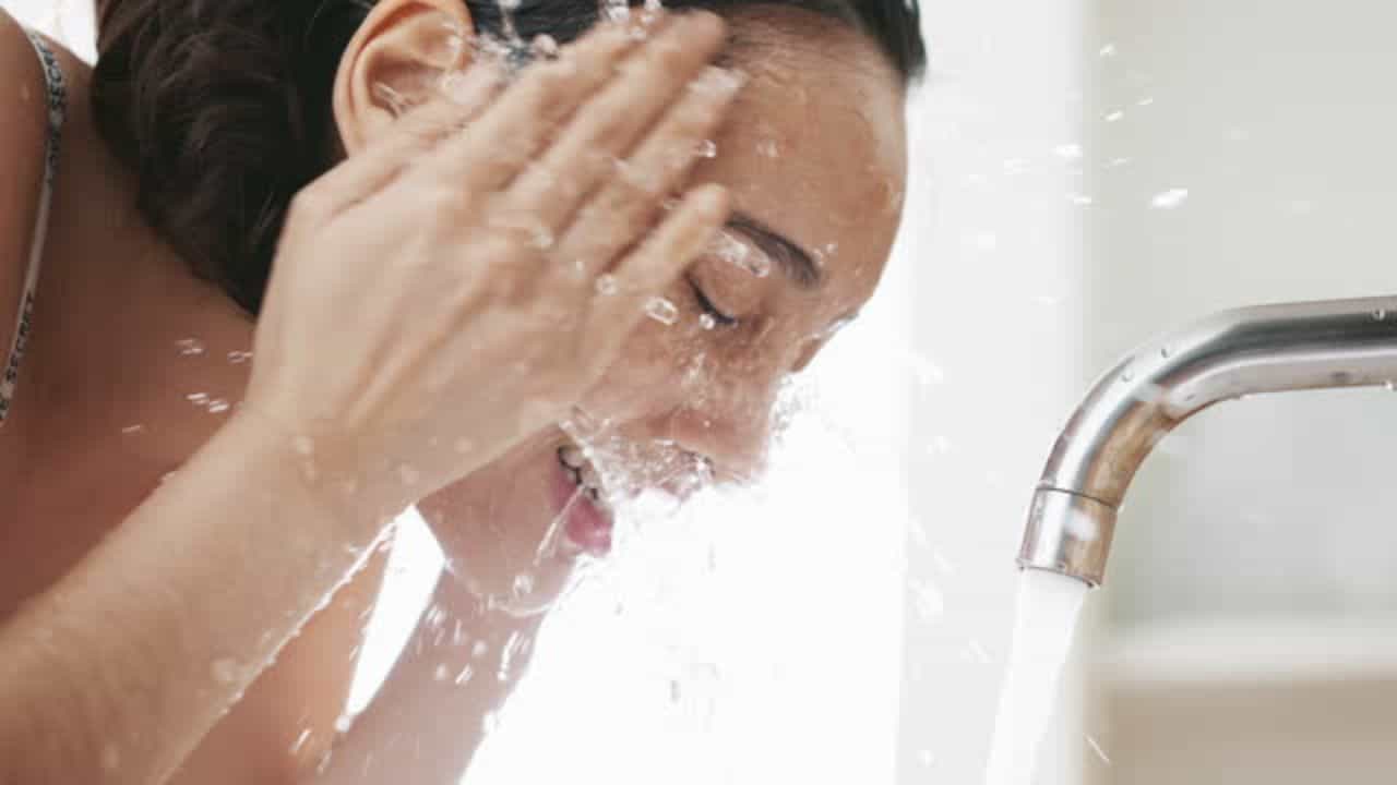 Natural Face Wash: সেনসিটিভ ত্বক হোক বা তৈলাক্ত, ঘরে বসেই বানিয়ে ফেলুন ফেসওয়াশ Natural Face Wash: সেনসিটিভ ত্বক হোক বা তৈলাক্ত, ঘরে বসেই বানিয়ে ফেলুন ফেসওয়াশ