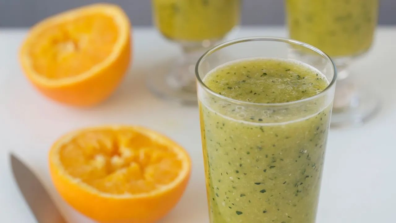 পুষ্টিবিদ বিশেষজ্ঞদের মতে, একসঙ্গে অনেকগুলো ফল পেস্ট করে রস বানিয়ে খাওয়া যেতে পারে। শুনে অবাক হলেন তো? আসলে এমনটাই বলছেন পুষ্টিবিদ বিশেষজ্ঞ। যদি লেবু খেতে ভালবাসেন, সেক্ষেত্রে রস করে খেতে পারেন।