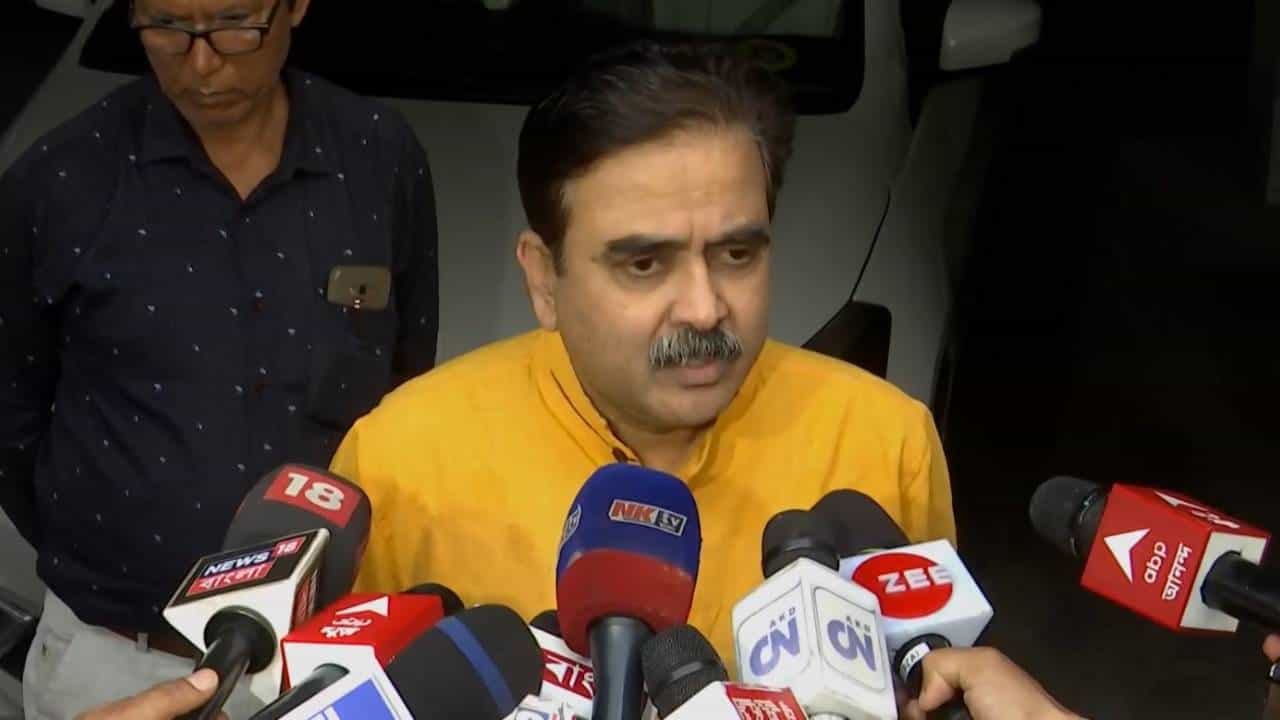 Justice Abhijit Gangopadhyay: 'এধরনের মানুষ রাজনীতিতে এলে ভাল', বিচারপতি গঙ্গোপাধ্যায়কে শুভেচ্ছা কুণালের Justice Abhijit Gangopadhyay: 'এধরনের মানুষ রাজনীতিতে এলে ভাল', বিচারপতি গঙ্গোপাধ্যায়কে শুভেচ্ছা কুণালের