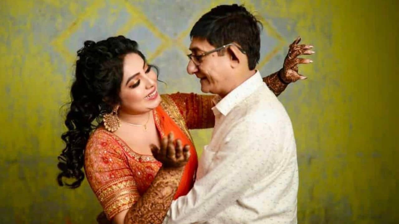 প্রেমিক-প্রেমিকা রয়েছে কাঞ্চন-শ্রীময়ীর; তাঁদের সঙ্গেই একান্তে বাড়িতে কী করার পরিকল্পনা