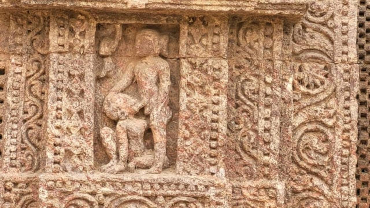 স্বয়ং রবীন্দ্রনাথ ঠাকুরকেও মুগ্ধ করেছিল এই মন্দিরের স্থাপত্য। তা দেখে রবীন্দ্রনাথ লিখেছিলেন, “মানুষের ভাষাকে হারিয়ে দিয়েছে পাথরের ভাষা।” 
