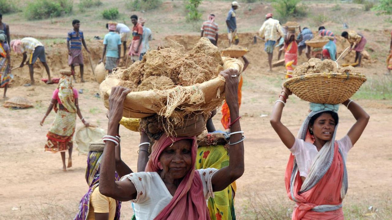 MGNREGA Wage Rate: ১০০ দিনের কাজের টাকা নিয়ে দুষছে তৃণমূল, তার মধ্যেই বাংলার জন্য বড় সুখবর,