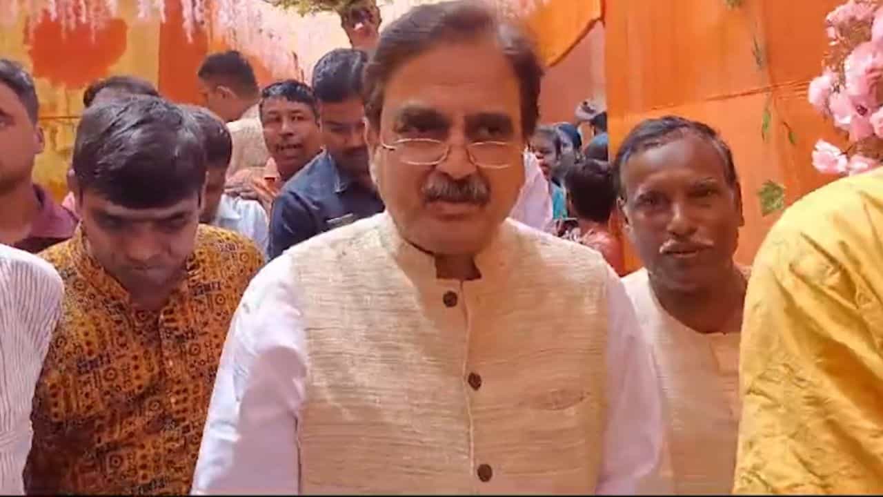 Abhijit Ganguly: 'অপেক্ষা করুন... নন্দীগ্রামে কী হয় দেখুন', তমলুকে গিয়ে বললেন অভিজিৎ গঙ্গোপাধ্যায় Abhijit Ganguly: 'অপেক্ষা করুন... নন্দীগ্রামে কী হয় দেখুন', তমলুকে গিয়ে বললেন অভিজিৎ গঙ্গোপাধ্যায়