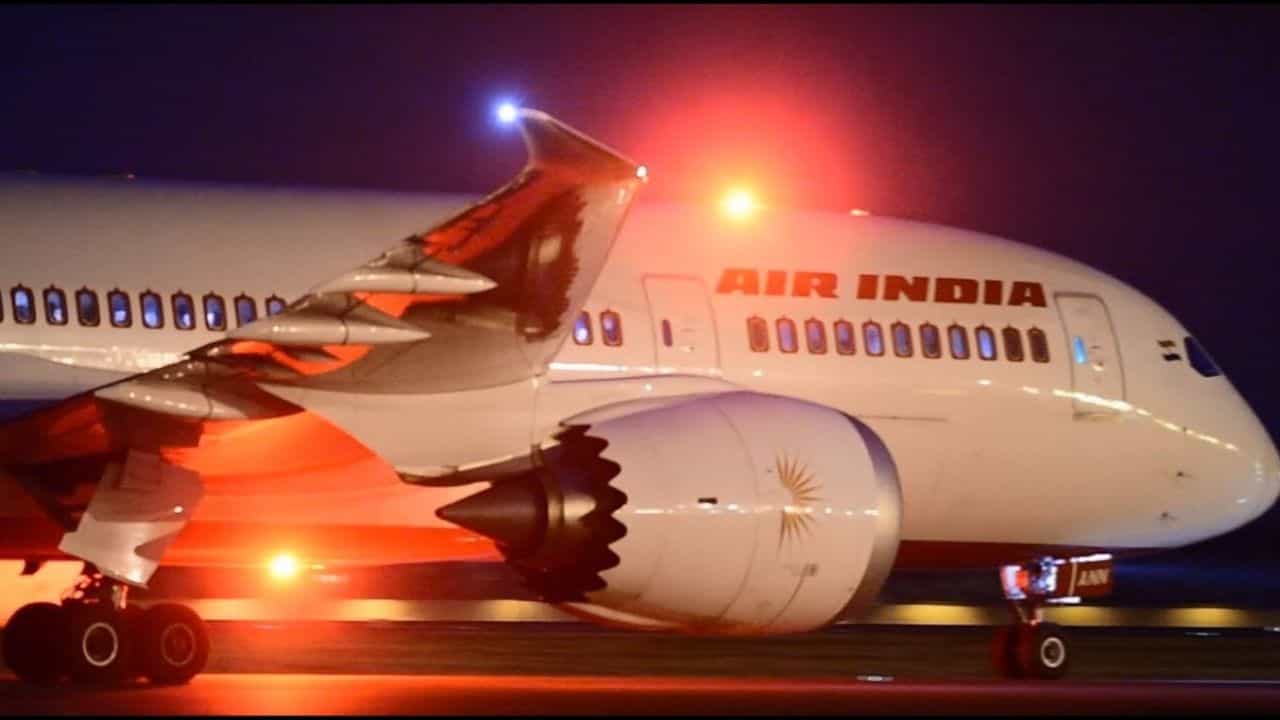 Kolkata Airport: শতাধিক যাত্রীকে নিয়ে কলকাতার আকাশে চরম বিপদে এয়ার ইন্ডিয়ার বিমান Kolkata Airport: শতাধিক যাত্রীকে নিয়ে কলকাতার আকাশে চরম বিপদে এয়ার ইন্ডিয়ার বিমান