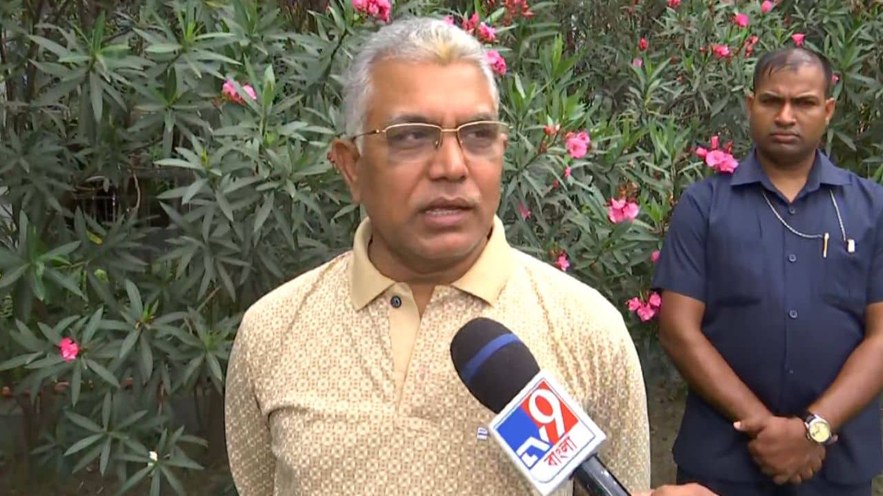 Dilip Ghosh: লাল আবির নিয়ে বাম কর্মীরা আমার কাছে এসে বলল..., বর্ধমানে কী ঘটল দিলীপের সঙ্গে